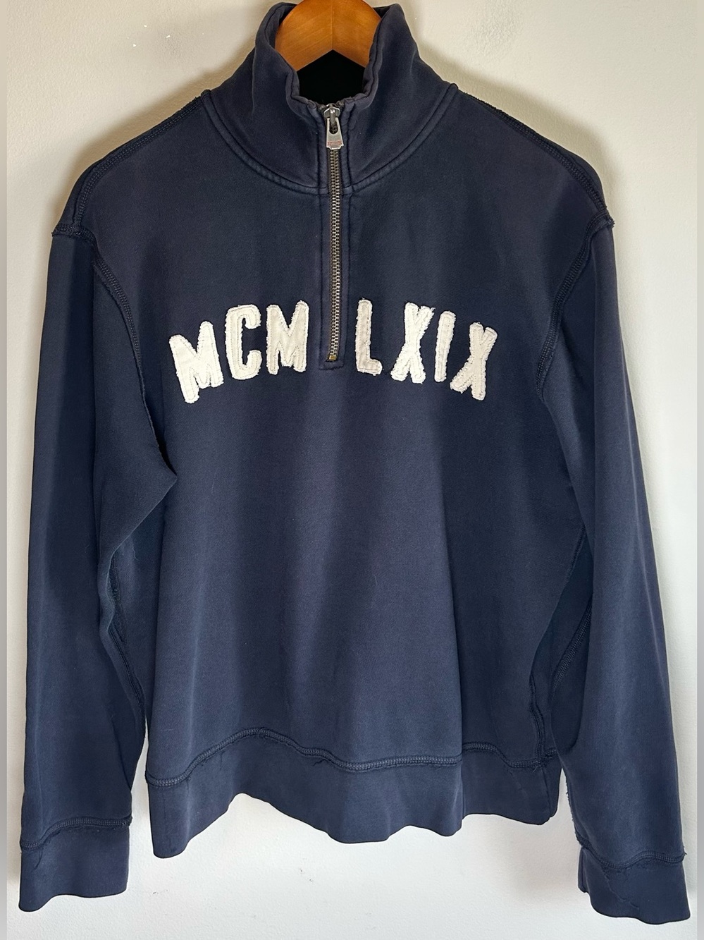 GAP Men’s 1/4 Zip Pullover Sweatshirt Sz M Navy Roman Numerals 1969 Unisex Y2K